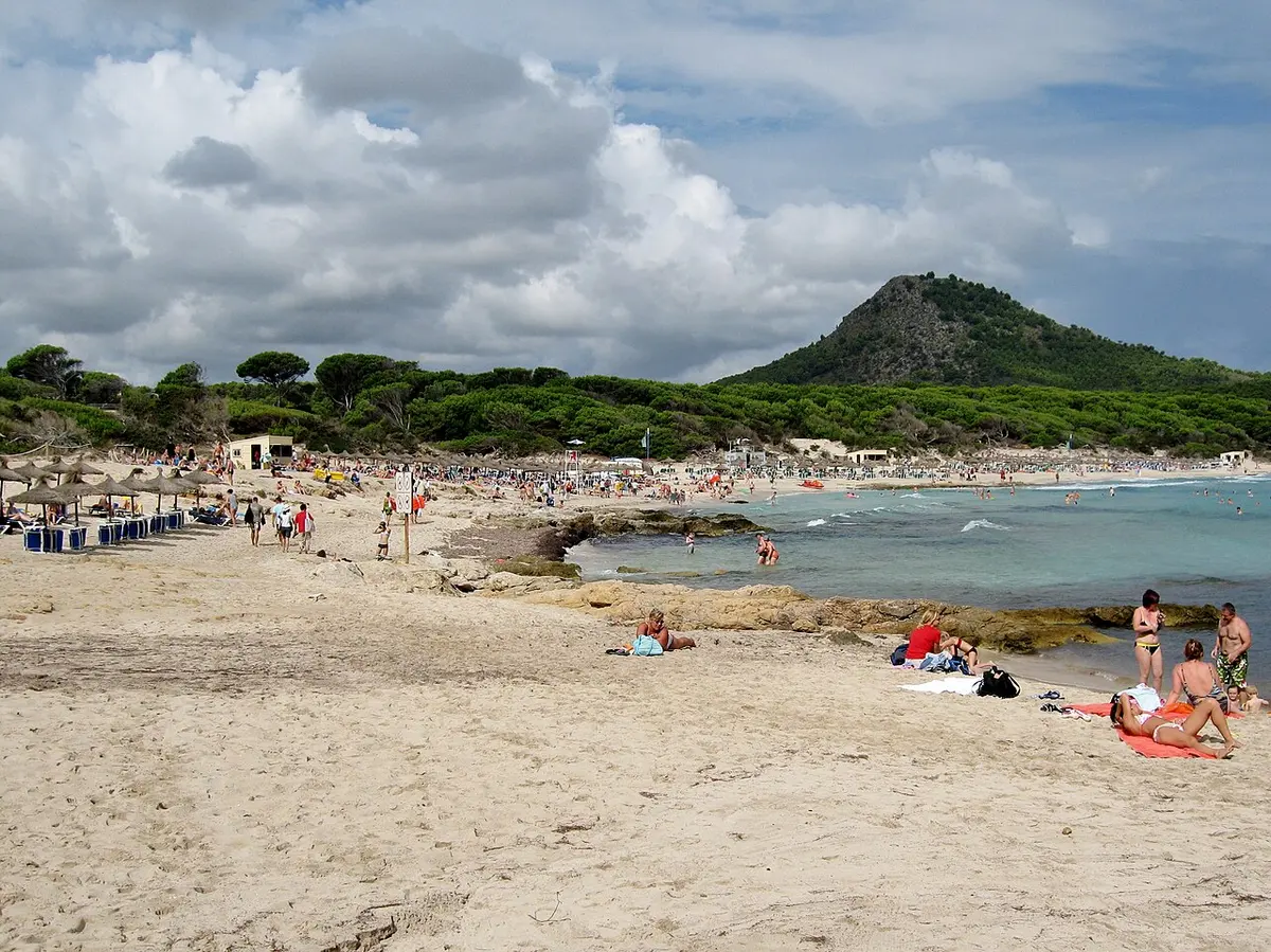 Cala Agulla, Capdepera, Mallorca - wide sandy bay backed by pine forest