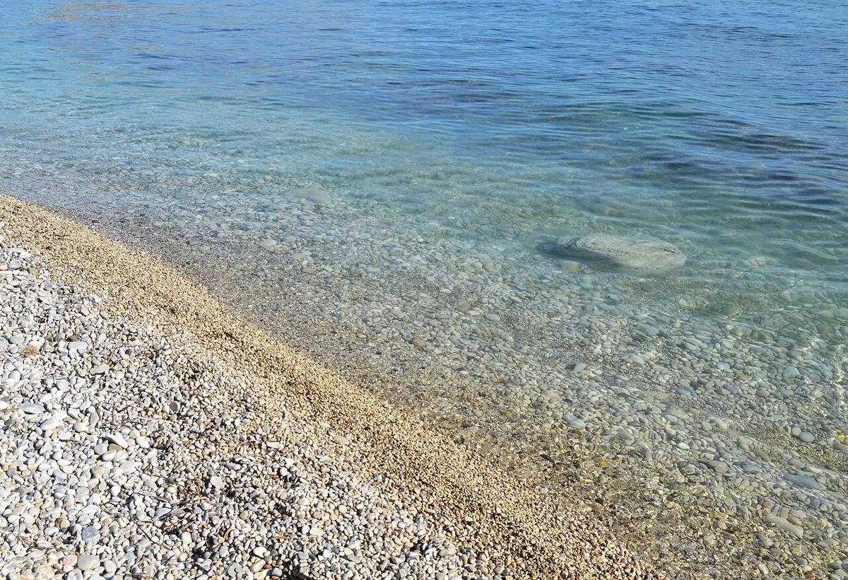 Playa de la Olla, Altea, Altea, Costa Blanca - pebble beach below the white old town of altea