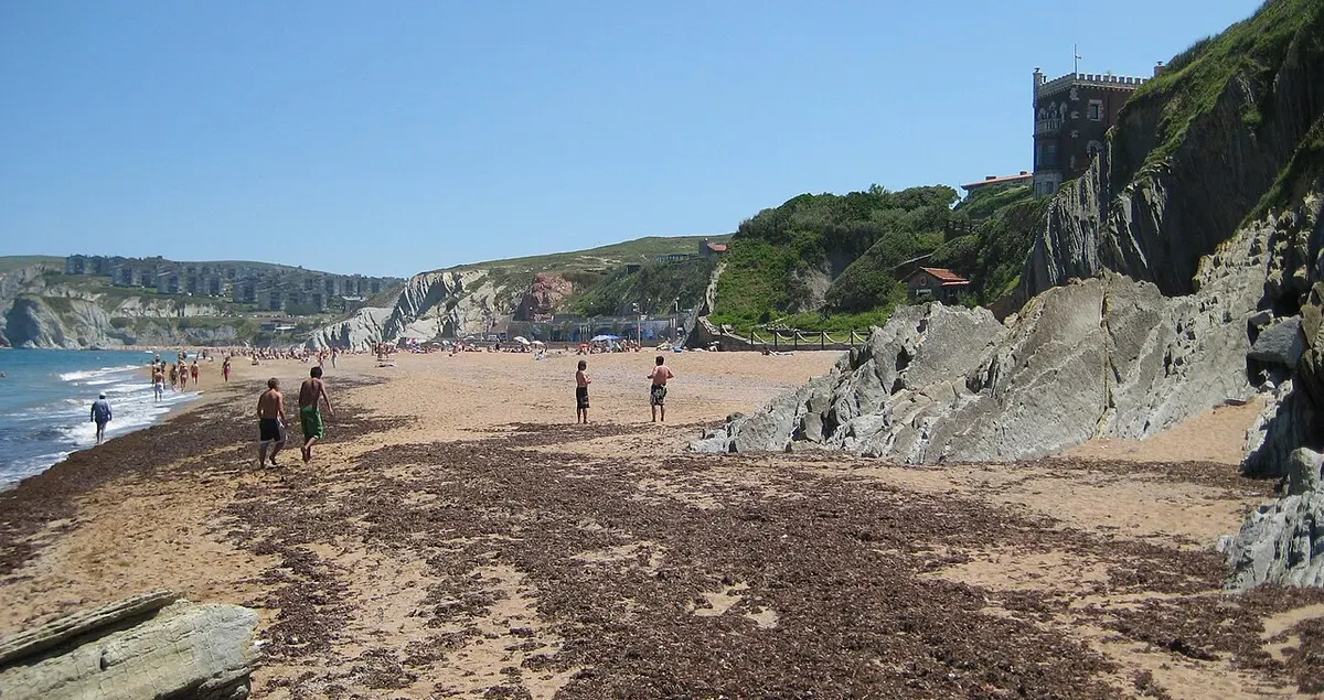 Playa de Arrietara, Sopelana, Sopelana, Biscay, Basque Country - surf beach below layered cliffs on the basque coast