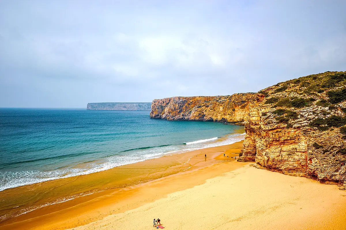 Praia do Beliche, Sagres, Vila do Bispo, Algarve - cliff-backed atlantic cove near sagres