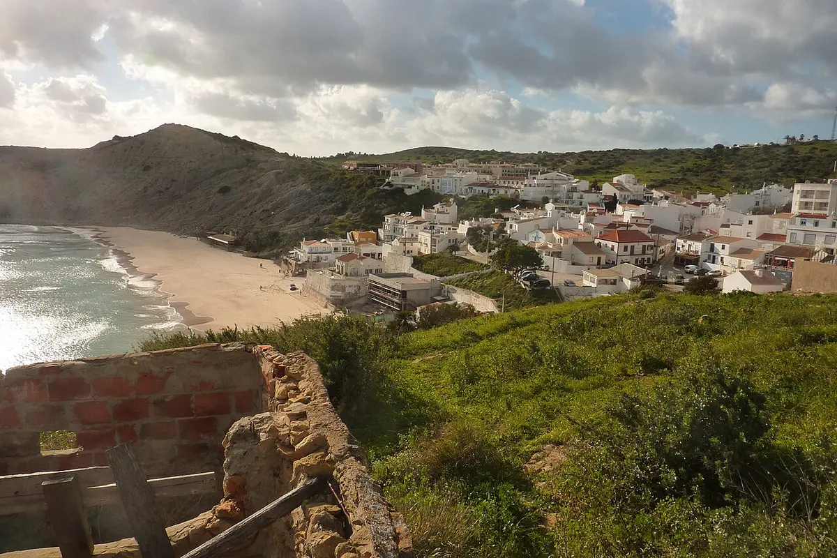 Praia de Burgau, Burgau, Algarve - small sandy beach below a whitewashed village