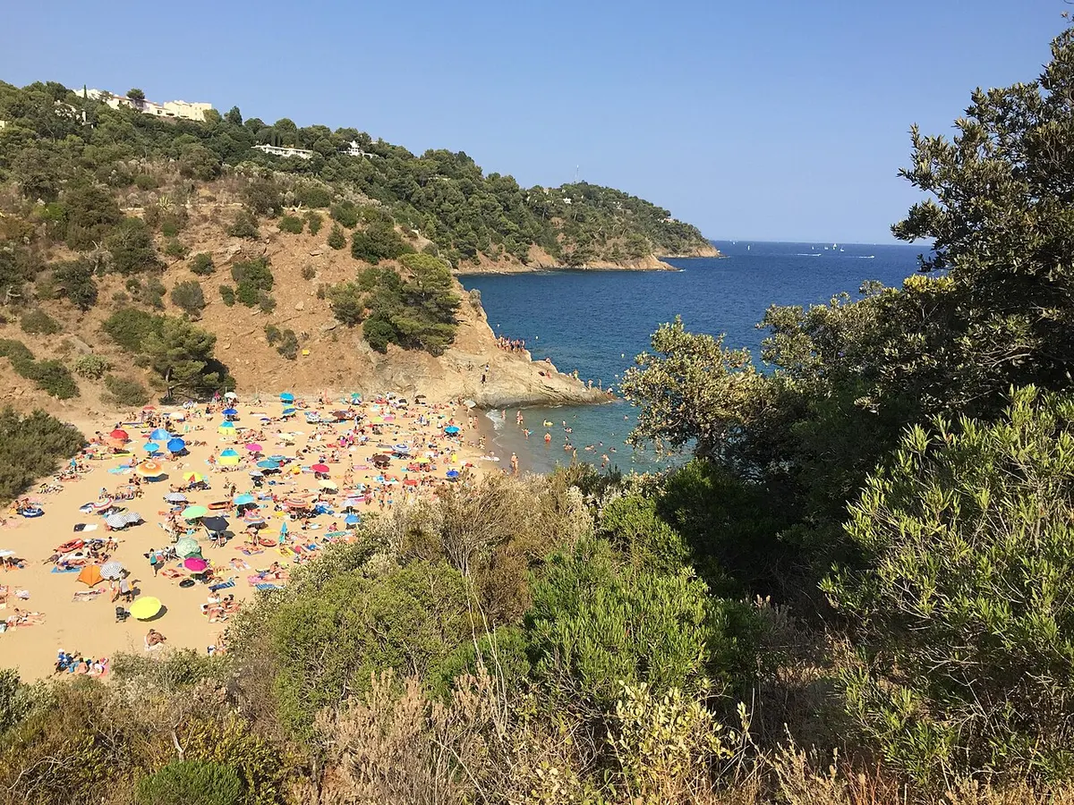 Plage de Cavalaire, Cavalaire-sur-Mer, Var - long sandy family beach on the var coast