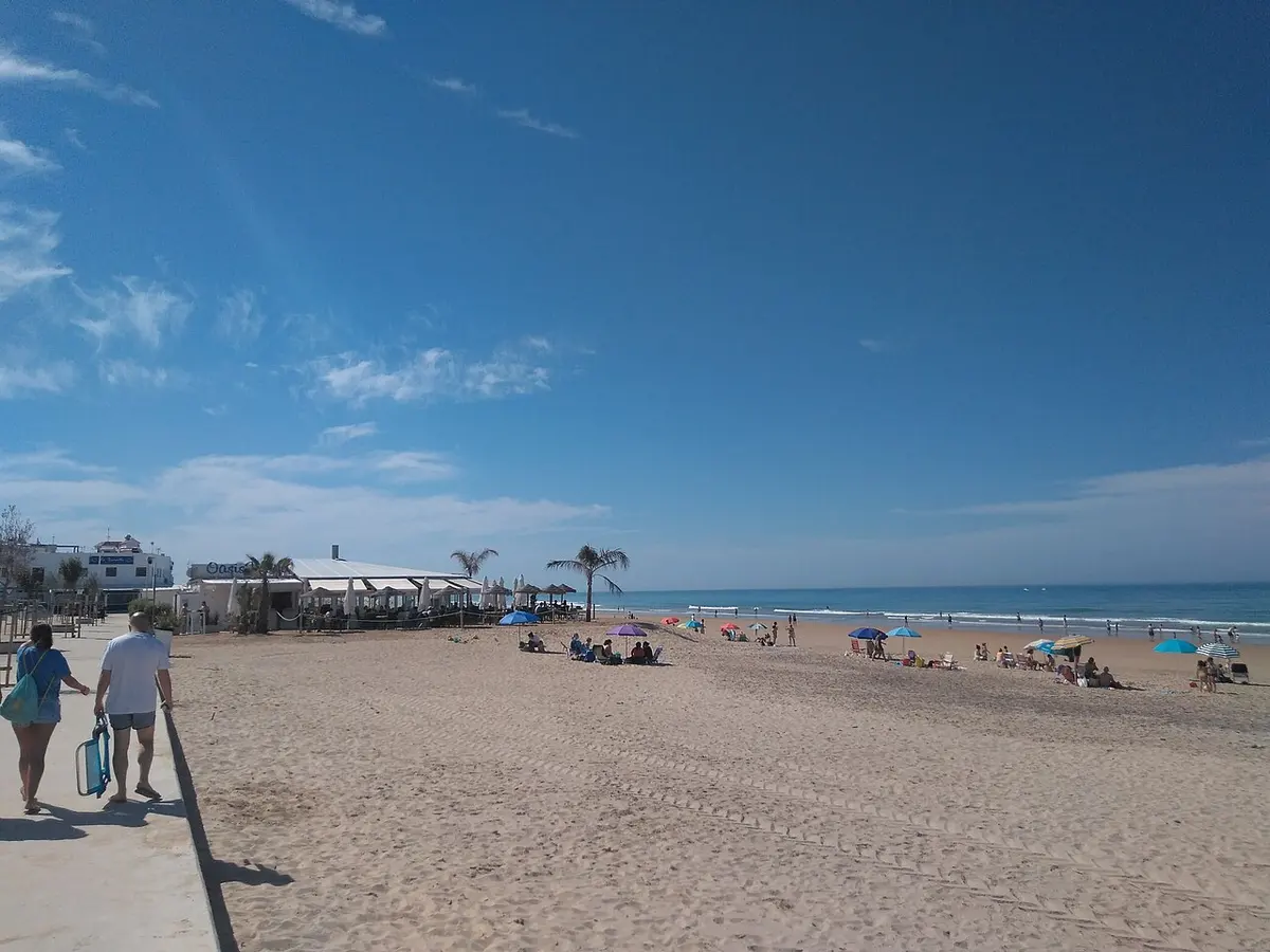 Playa de la Fontanilla, Conil de la Frontera, Cadiz - wide sand beach beside a white andalusian town