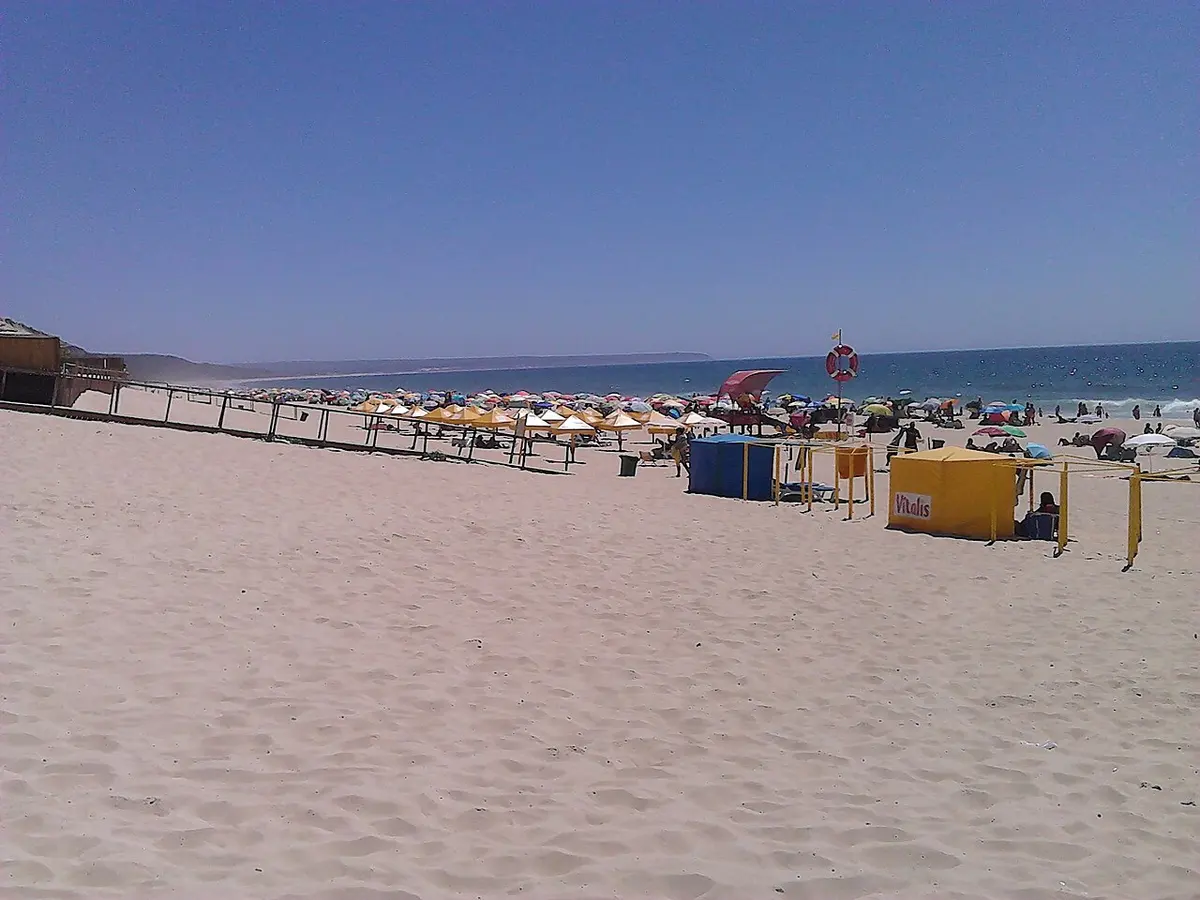 Praia da Fonte da Telha, Costa da Caparica, Fonte da Telha, Almada, Setubal - long wild sandy beach south of costa da caparica