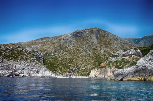 Grama Bay, Karaburun