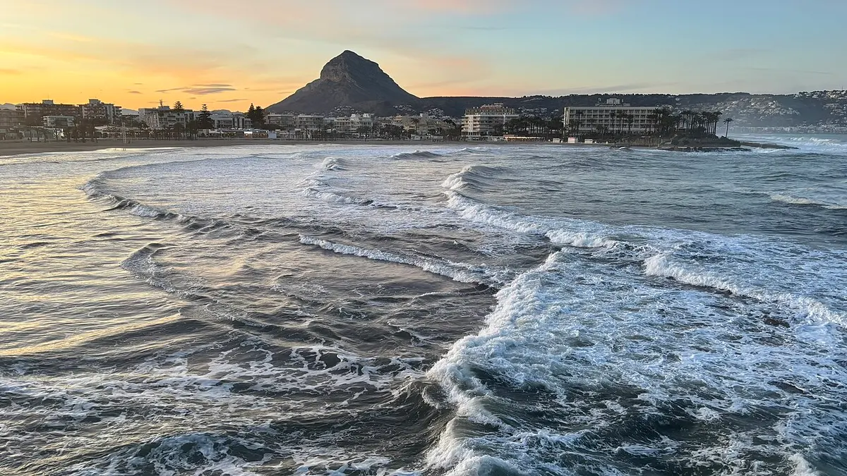 Playa del Arenal, Javea, Javea, Costa Blanca - sand beach with views of the montgo