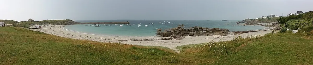 Kerfissien Beach, Cleder, Kerfissien, Cleder, Brittany - granite boulders and white sand on the north finistere coast