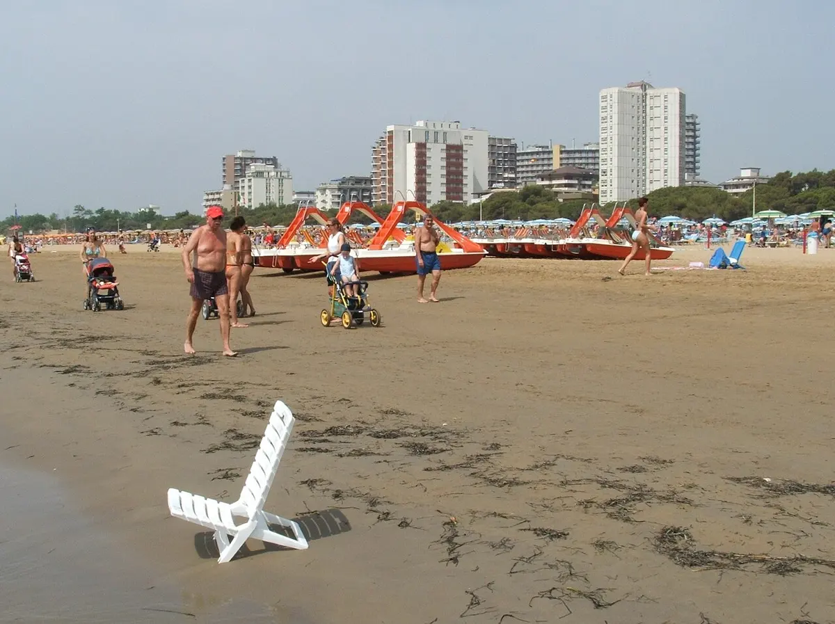 Spiaggia di Lignano Sabbiadoro, Lignano Sabbiadoro, Friuli - wide golden sand beach on the northern adriatic
