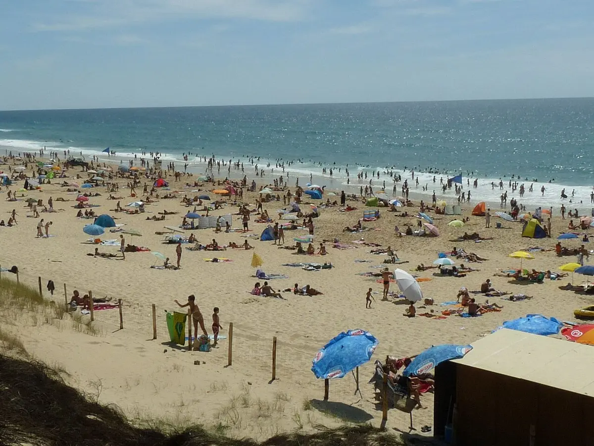 Plage de Mimizan, Mimizan, Landes - wide atlantic beach with high dunes and surf
