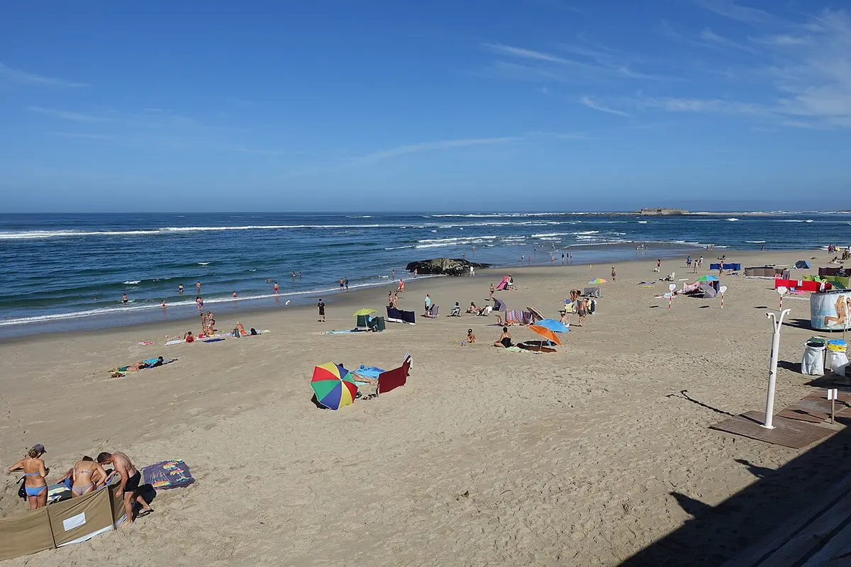 Praia de Moledo, Moledo, Caminha, Minho - long fine-sand beach with pine woods and the minho estuary