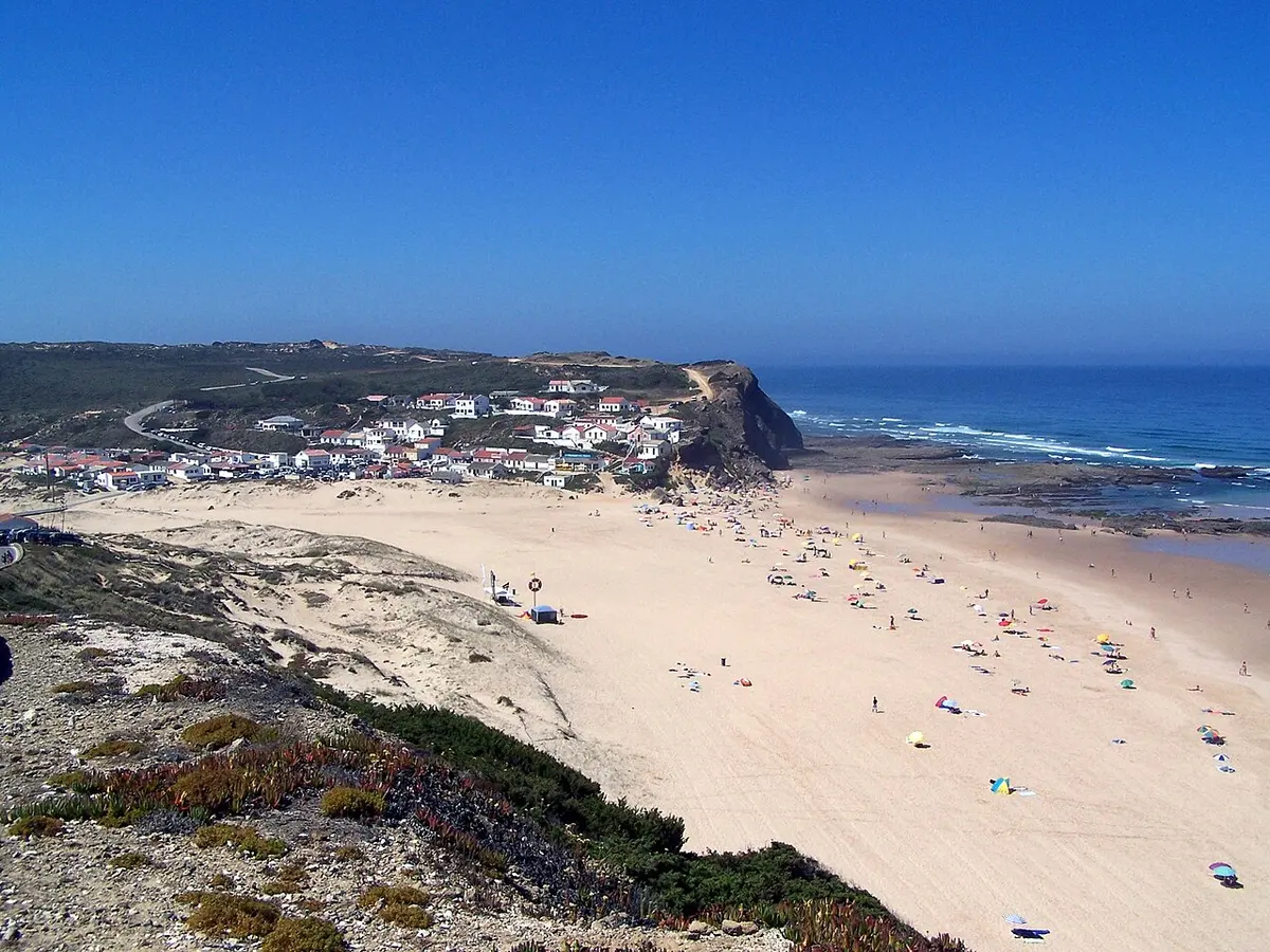 Praia do Monte Clerigo, Monte Clerigo, Aljezur, Algarve - wide sand beach between rock outcrops on the west algarve