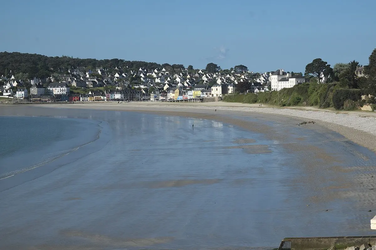 Plage de Morgat, Crozon, Morgat, Crozon peninsula, Brittany - sheltered fine-sand bay and harbour on the crozon peninsula