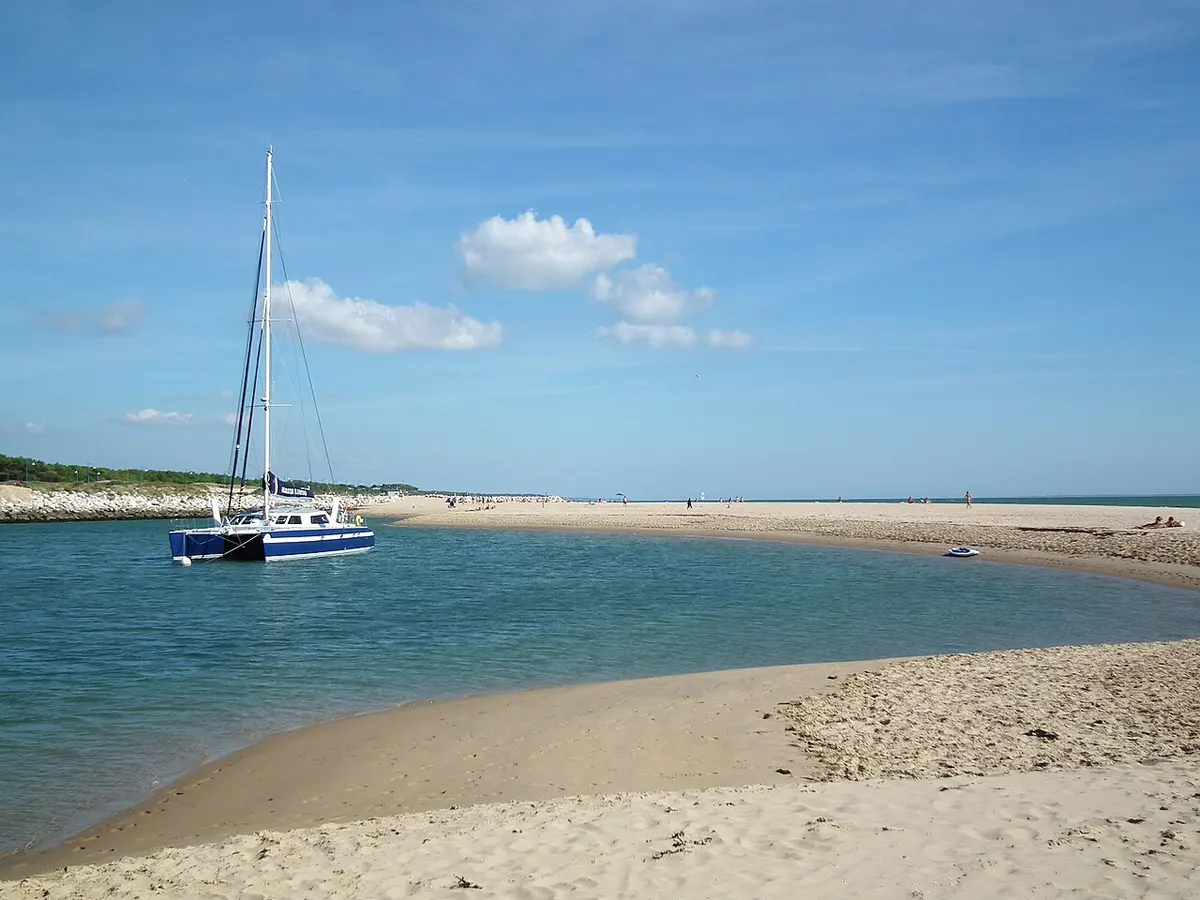 Plage de la Palmyre, La Palmyre, Les Mathes, Charente-Maritime - wide sandy atlantic beach beside a pine forest in charente-maritime