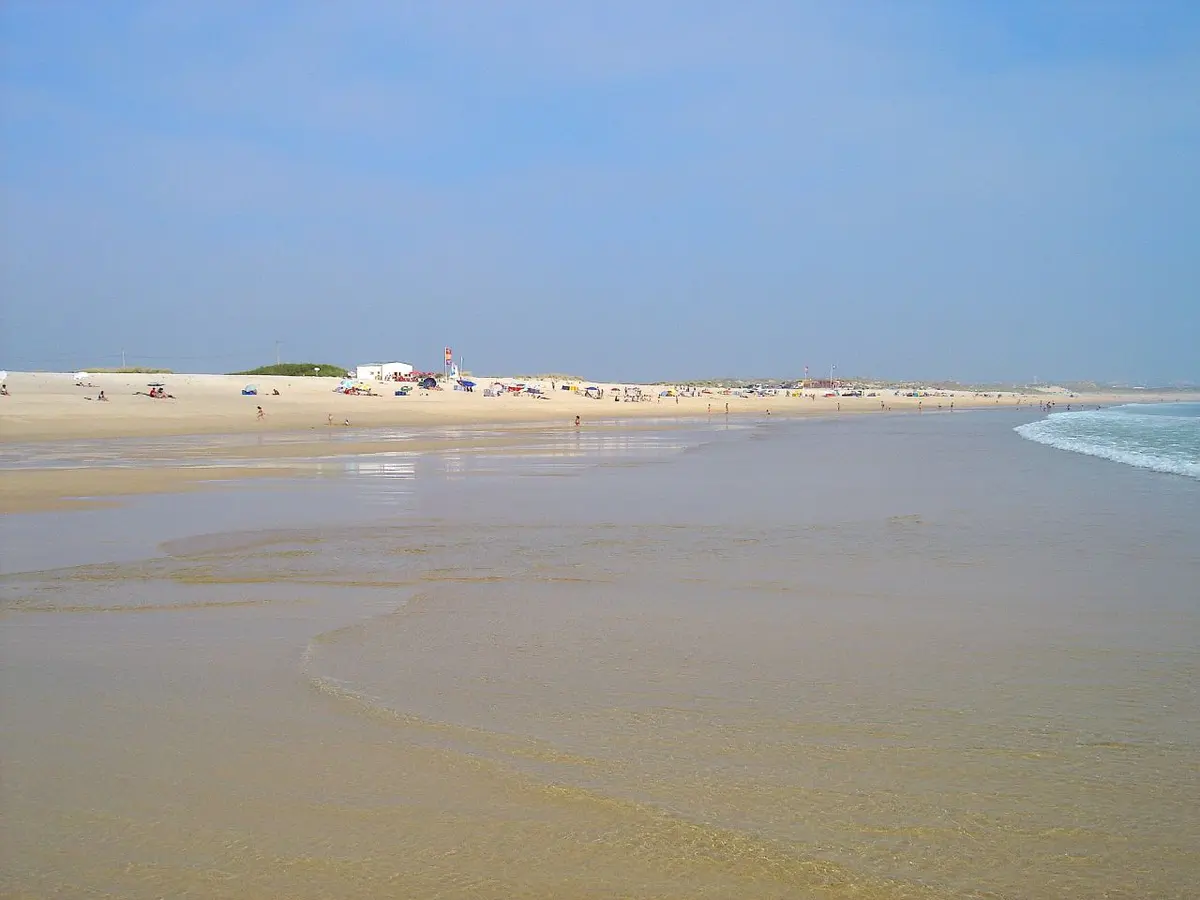 Praia de Supertubos, Peniche, Peniche, Oeste - wide surf beach famous for barrelling waves