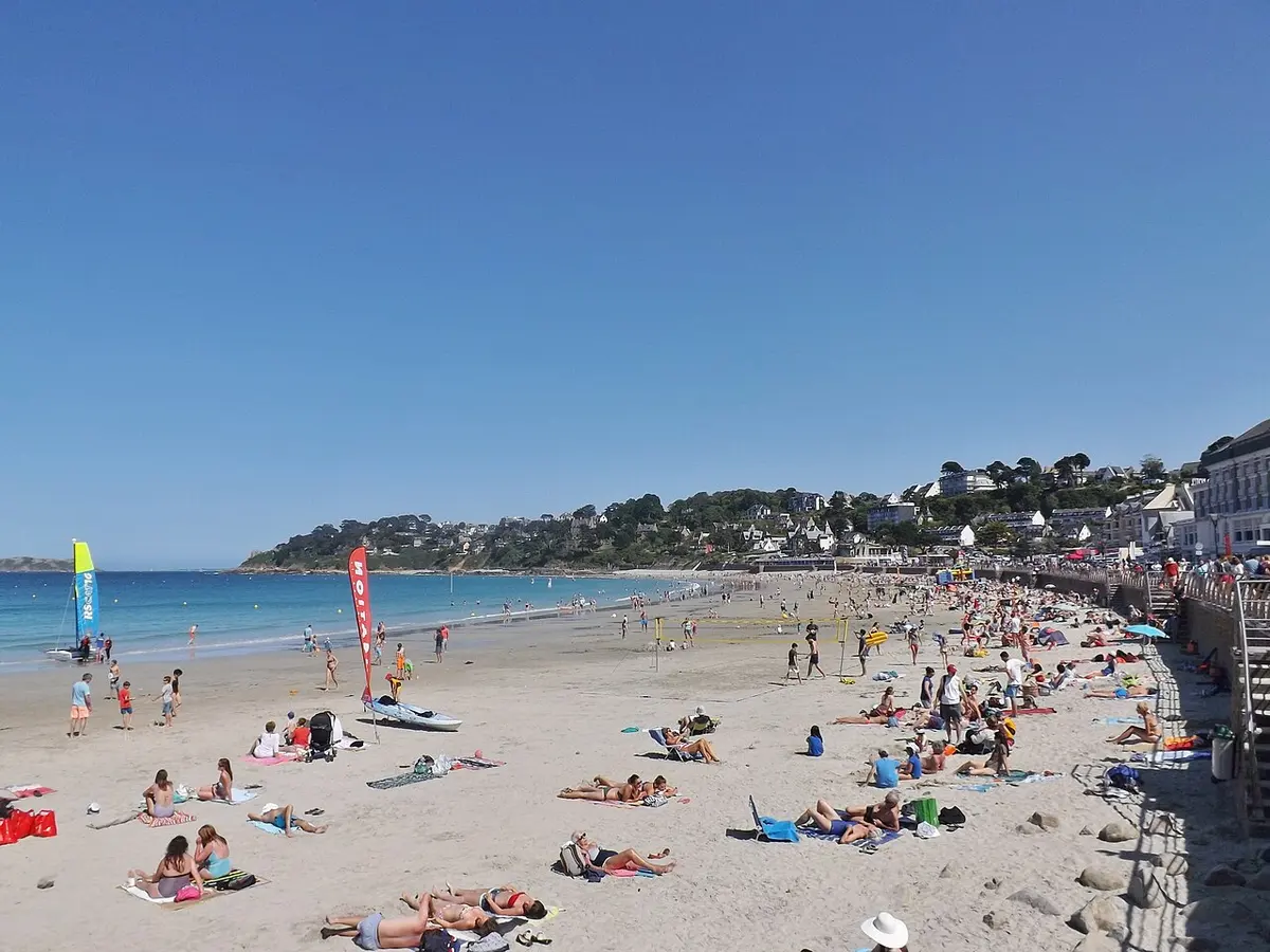 Plage de Trestraou, Perros-Guirec, Perros-Guirec, Brittany - wide sand beach on the pink granite coast