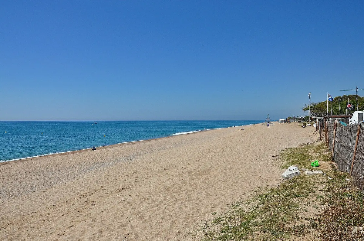Platja de Pineda de Mar, Pineda de Mar, Costa del Maresme - long sand beach north of barcelona backed by pines