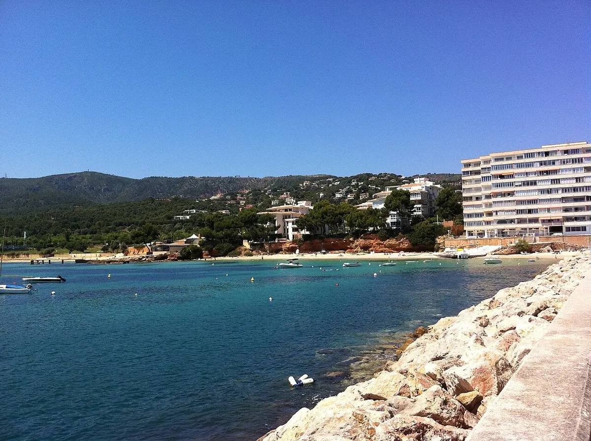 Platja de Portals Nous, Mallorca, Portals Nous, Calvia, Mallorca - small beach beside a yacht marina near palma