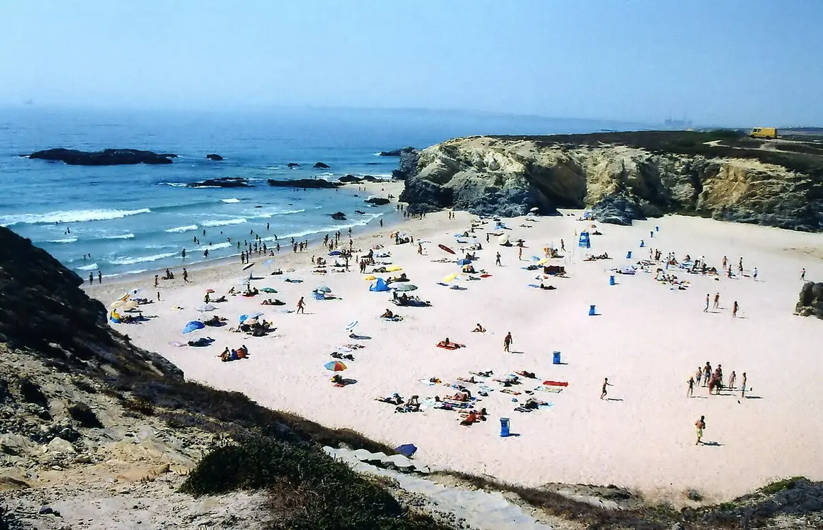 Praia Grande, Porto Covo, Porto Covo, Alentejo - wide sand beach beside a whitewashed alentejo village
