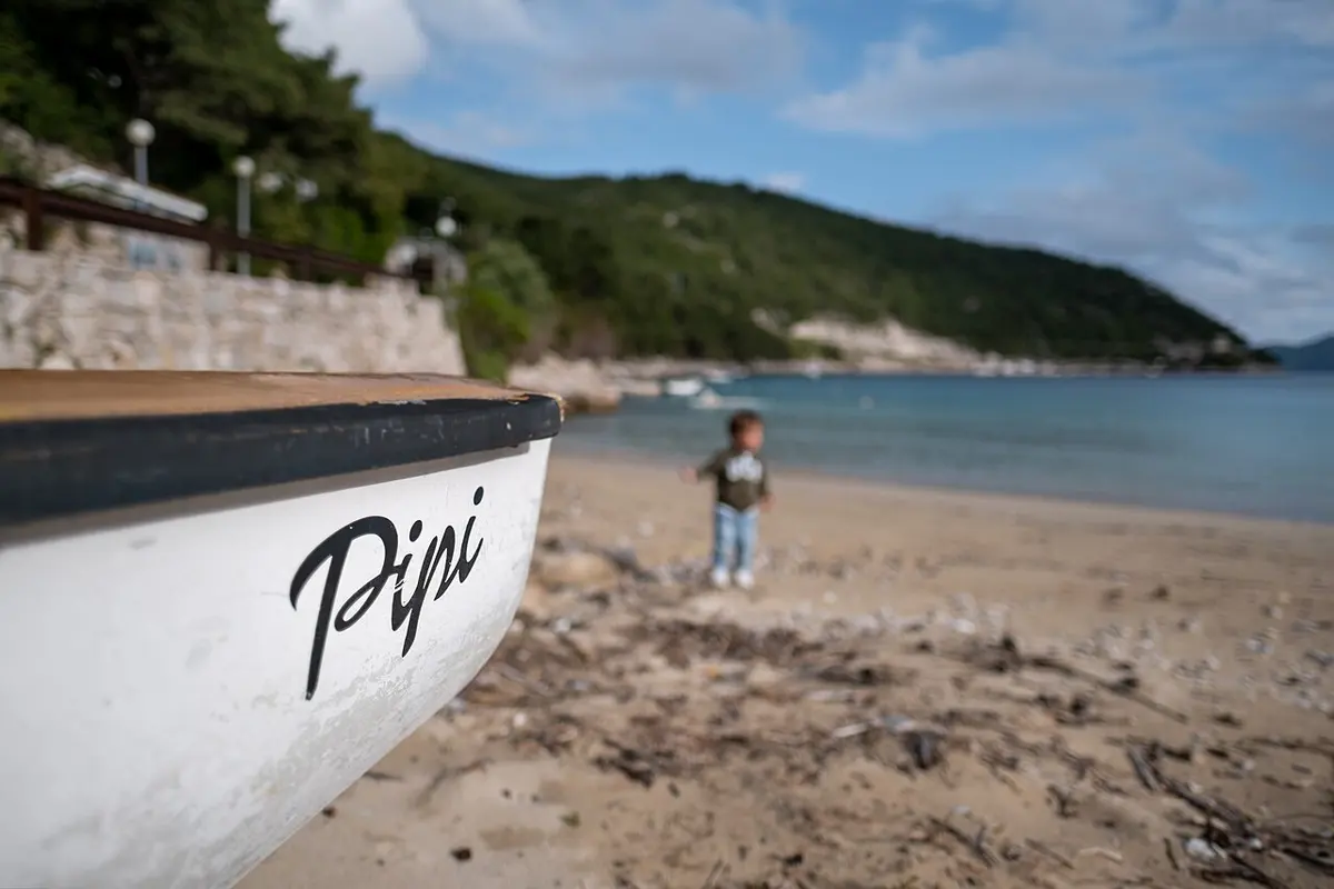 Prapratno Beach, Peljesac, Prapratno, Peljesac - pine-shaded sand and pebble bay near ston on the peljesac peninsula