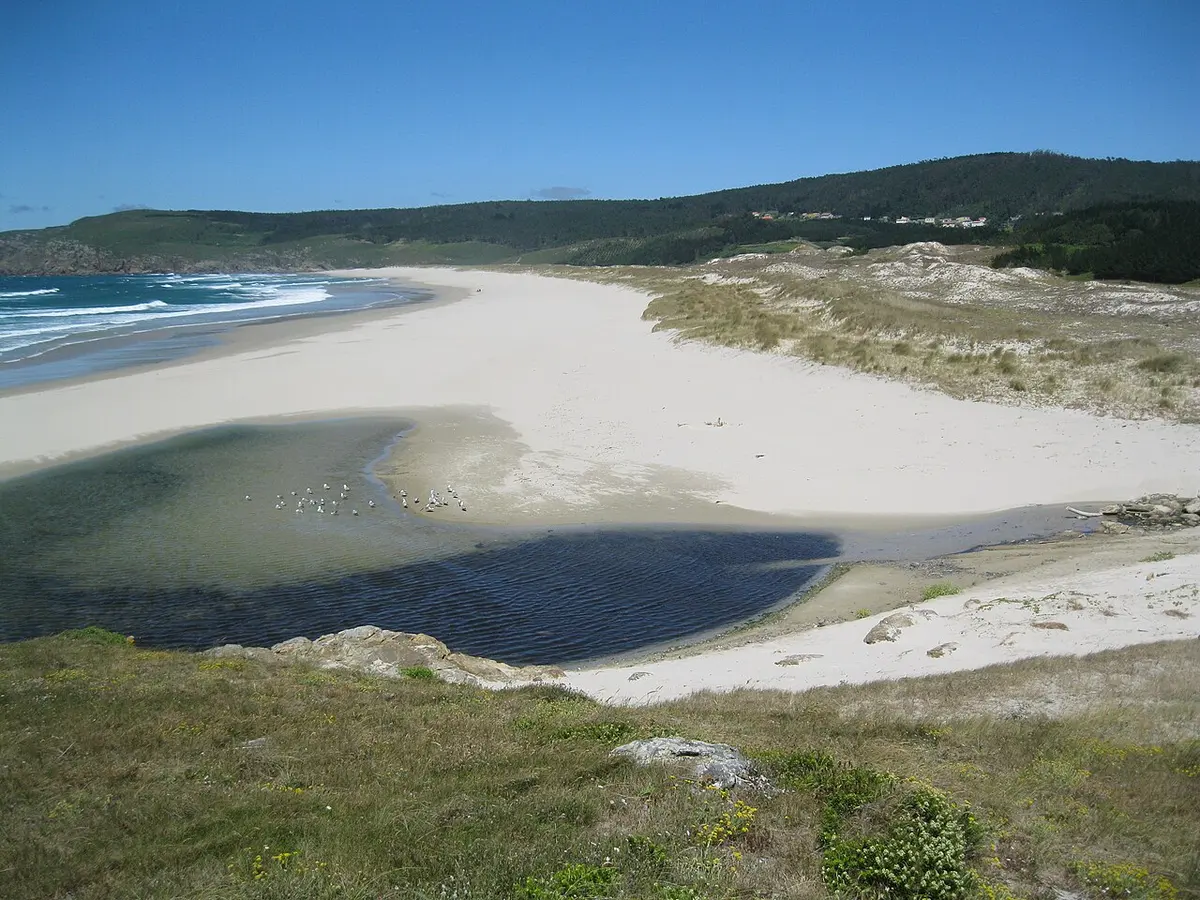 Praia do Rostro, Fisterra, Rostro, Cee, Costa da Morte, Galicia - long pale-sand beach on the costa da morte