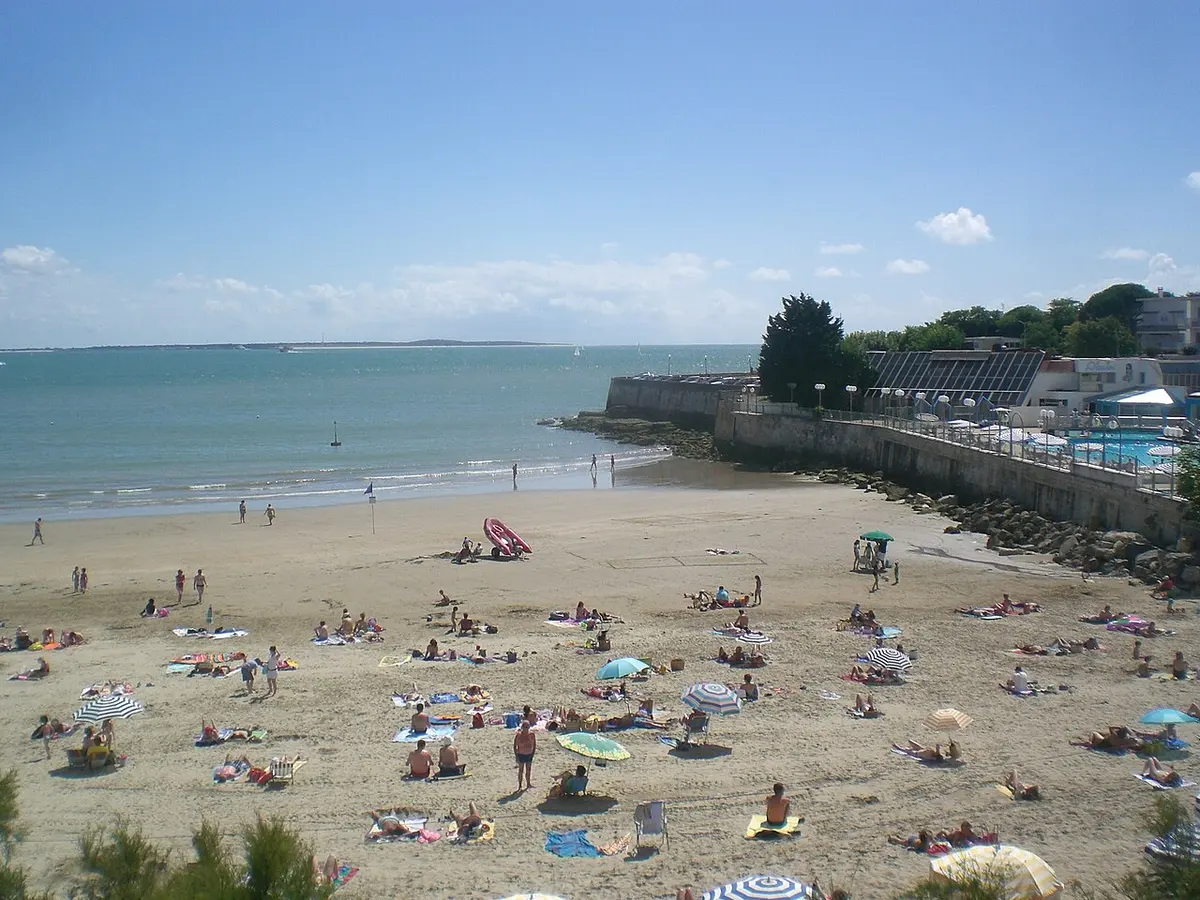 Plage de la Grande Conche, Royan, Charente-Maritime - wide sandy bay on the atlantic coast