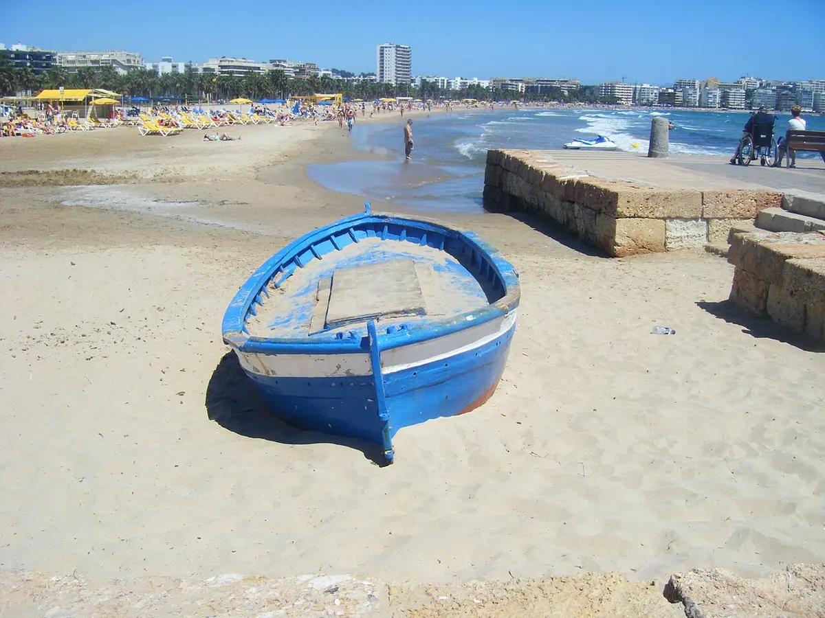 Platja de Salou, Salou, Costa Dorada - calm sand bay with family resort facilities