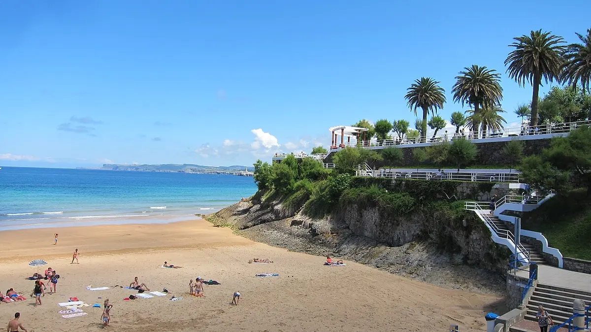 Playa de El Sardinero, Santander, El Sardinero, Santander, Cantabria - wide sandy bays and a belle epoque seafront in santander