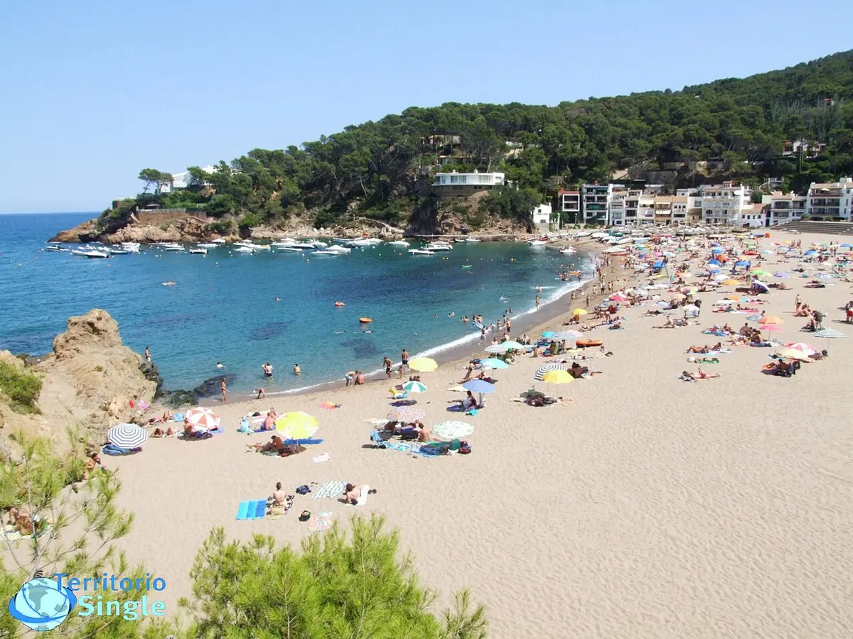 Platja de Sa Riera, Begur, Sa Riera, Begur, Costa Brava - quiet cove with fishermen houses on the costa brava