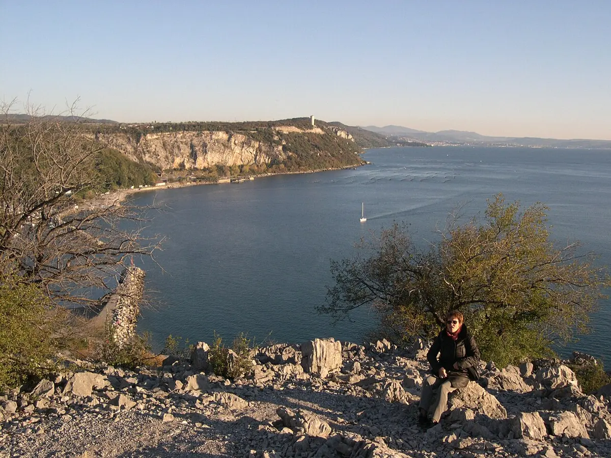 Baia di Sistiana, Sistiana, Duino-Aurisina, Trieste - cliff-backed bay in the gulf of trieste