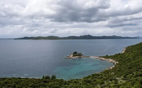 Sjekirica Beach, Brsecine