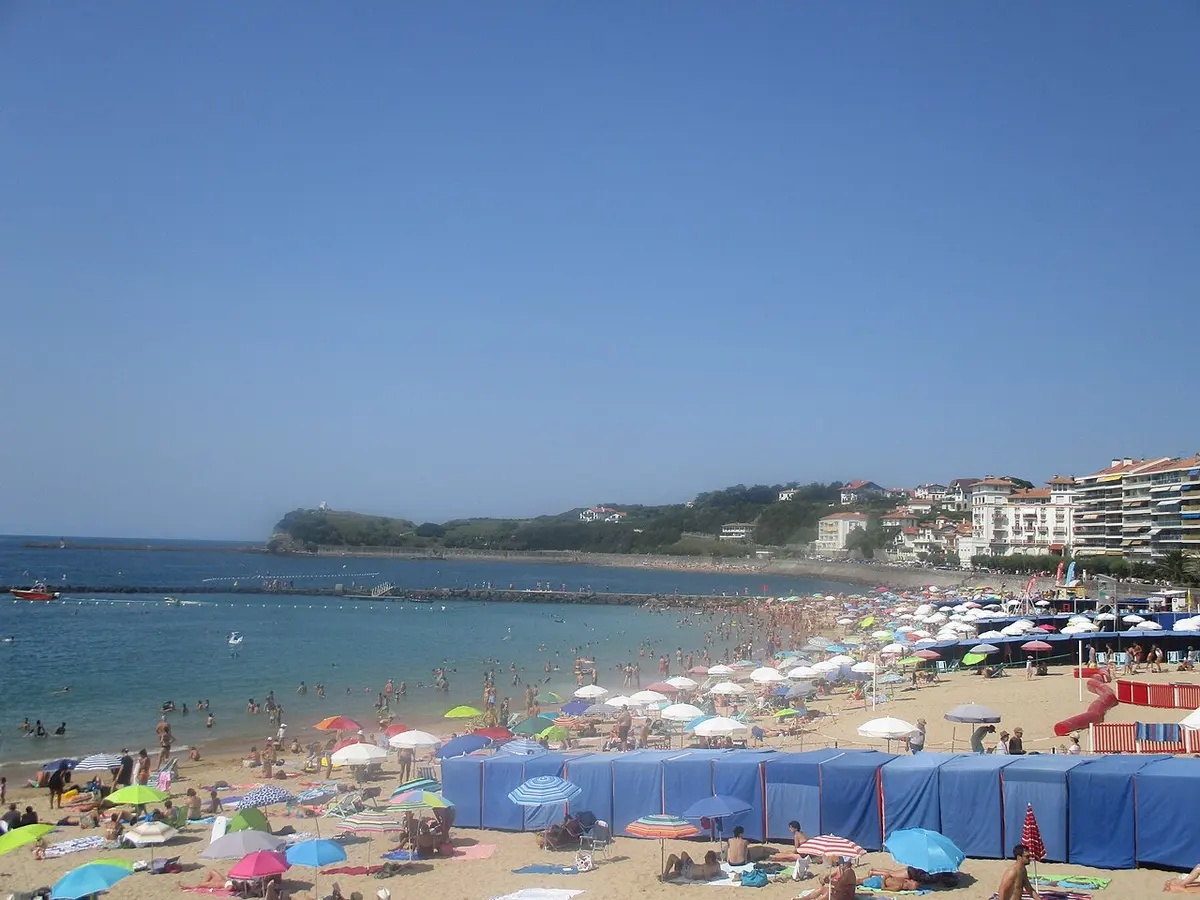 Plage de Saint-Jean-de-Luz, Saint-Jean-de-Luz, Basque Coast - sheltered basque bay with a curved promenade