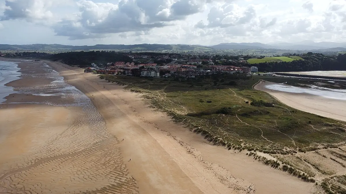 Playa de Somo, Cantabria, Somo, Ribamontan al Mar, Cantabria - wide surf beach facing the bay of santander