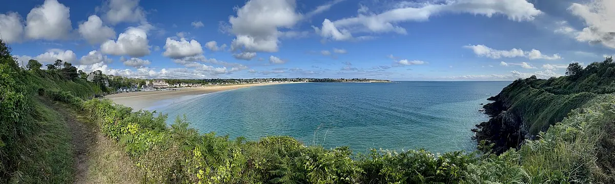 Saint-Cast Beach, Brittany, Saint-Cast-le-Guildo, Cotes-d Armor - long family beach with a view of the pointe de la garde