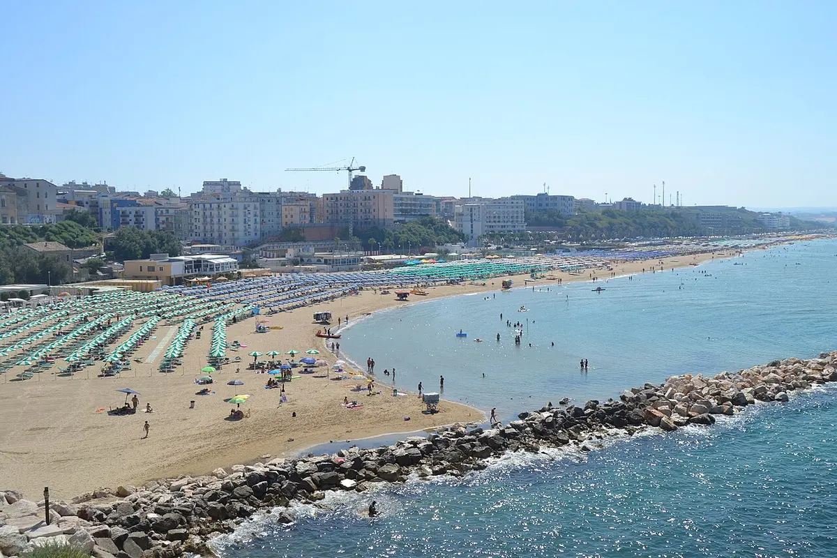 Spiaggia di Termoli, Termoli, Molise - sandy town beach under the old castle