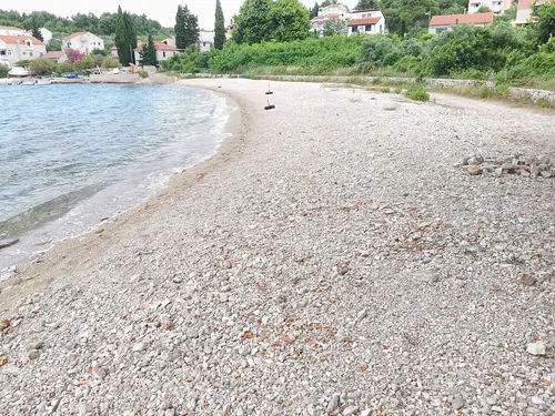Trstevica Beach, Prvic