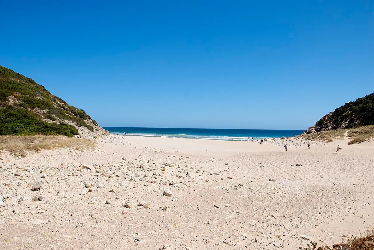 Praia do Zavial, Raposeira, Vila do Bispo, Algarve - quiet sandy bay near sagres